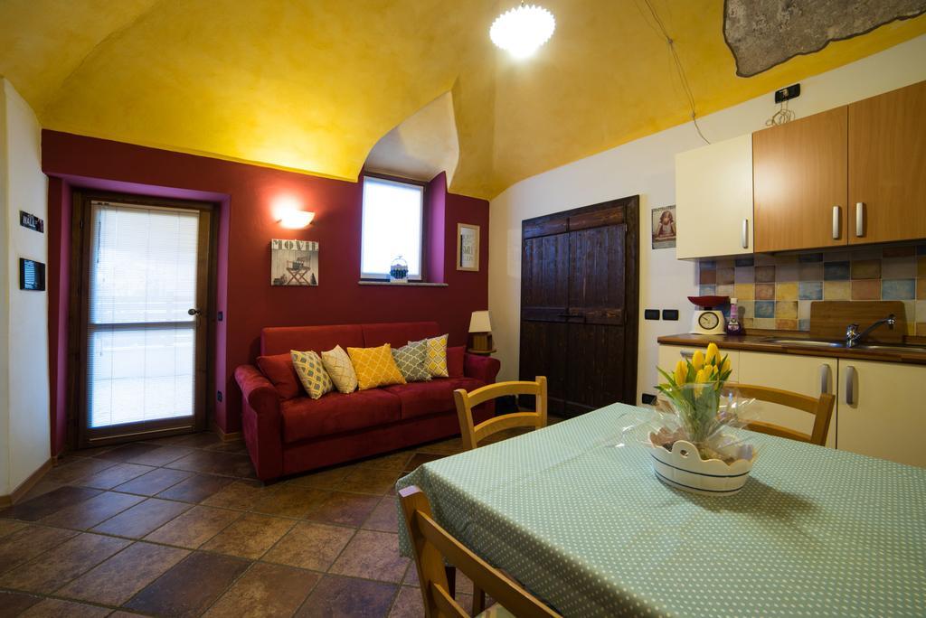Casa Corte Alla Rocca Арона Екстер'єр фото