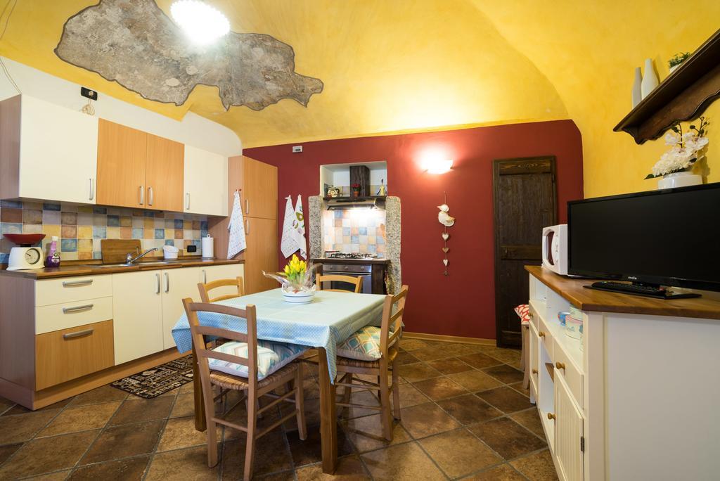 Casa Corte Alla Rocca Арона Екстер'єр фото