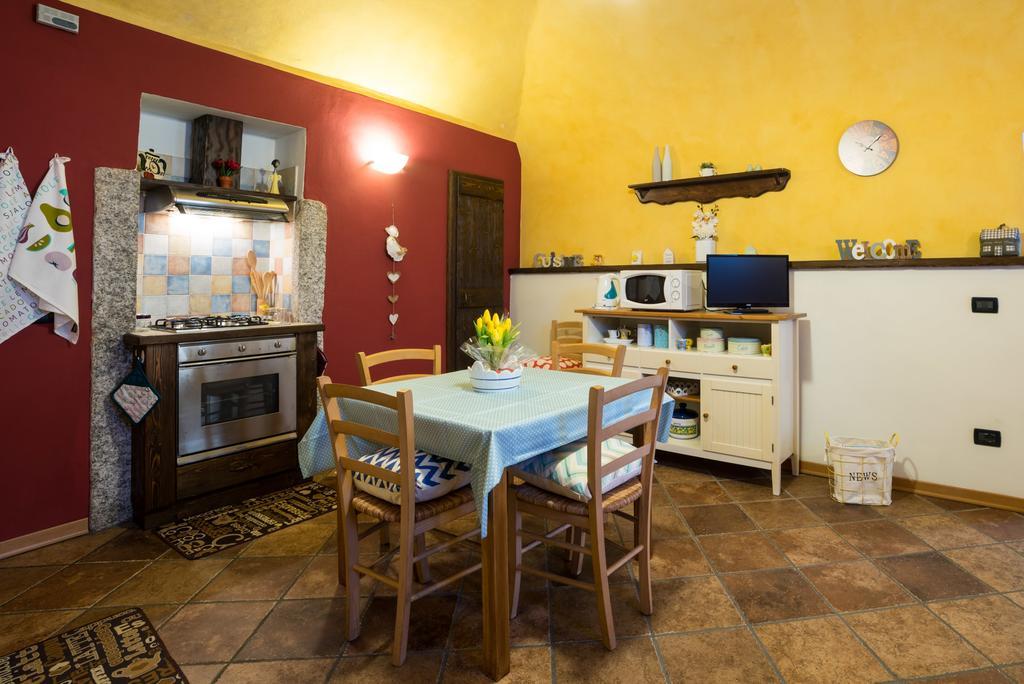 Casa Corte Alla Rocca Арона Екстер'єр фото