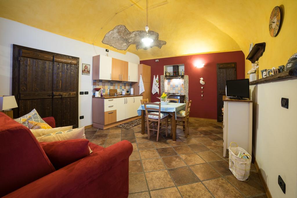 Casa Corte Alla Rocca Арона Екстер'єр фото